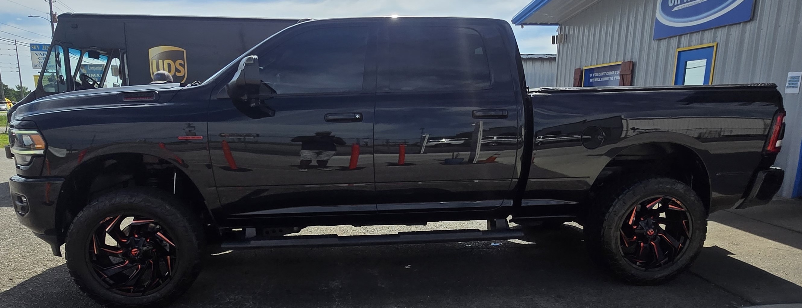 Used 2019 RAM 2500 Big Horn w/ Black Appearance Package AWD/4WD image 2