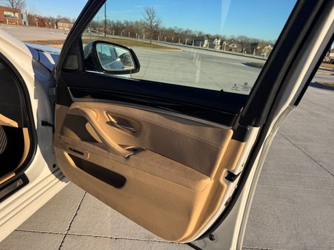 Used 2015 BMW 550i xDrive Sedan image 11