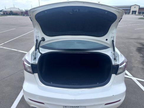 Used 2013 MAZDA MAZDA3 i SV FWD image 9