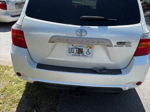 Used 2010 Toyota Highlander 2WD image 16