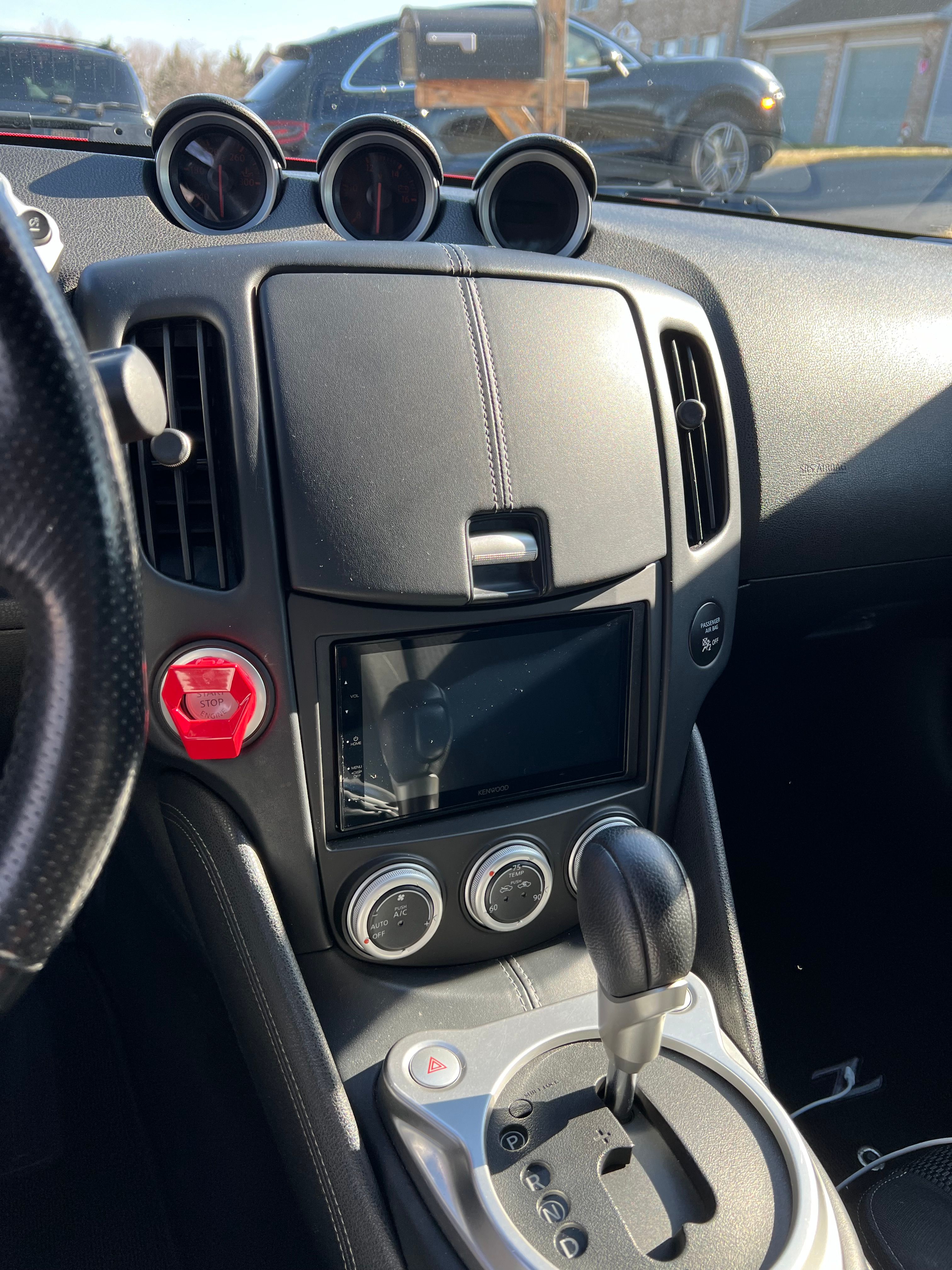 Used 2012 Nissan 370Z Coupe RWD image 2