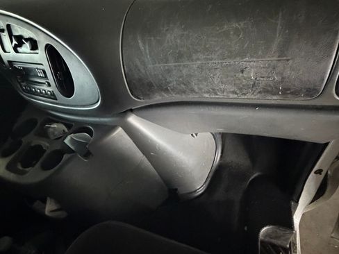 Used 2004 Ford E-150 and Econoline 150 image 5