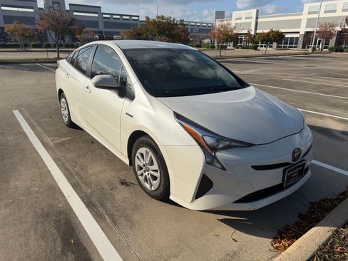 Used 2017 Toyota Prius Two image 12