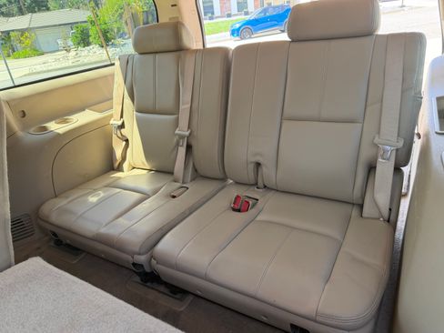 Used 2007 Chevrolet Suburban LT w/ LT Preferred Equipment Group image 14