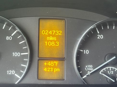 Used 2015 Mercedes-Benz Sprinter 2500 image 11