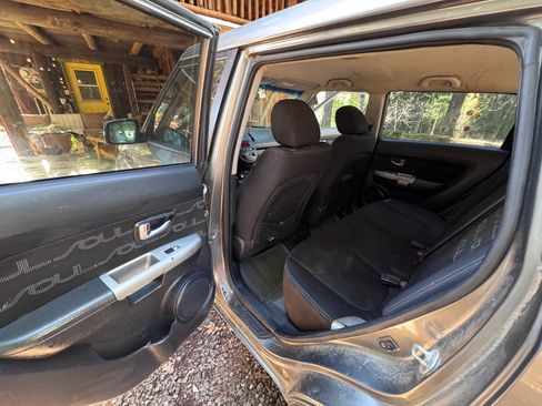 Used 2012 Kia Soul + image 10