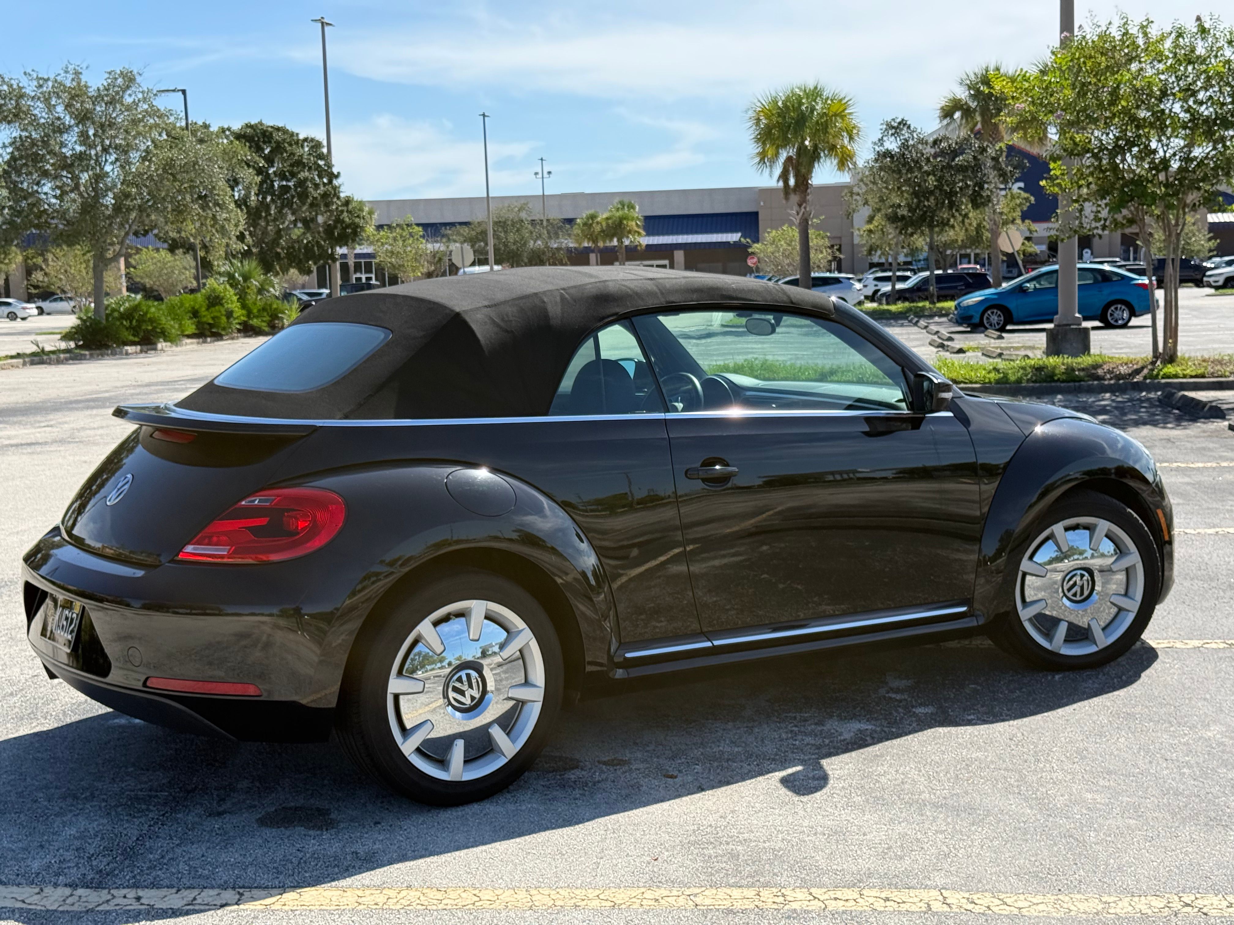 Used 2014 Volkswagen Beetle 2.5 FWD image 23
