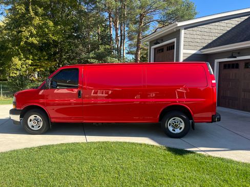 Used 2020 GMC Savana 3500 Extended w/ Driver Convenience Package image 1