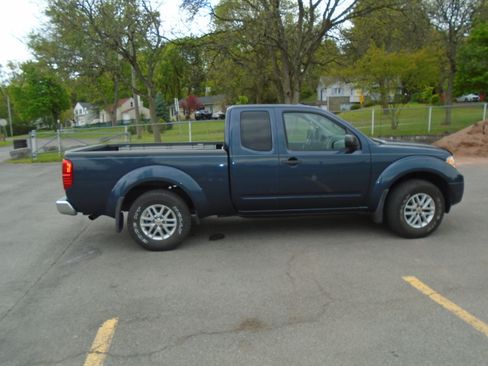Used 2015 Nissan Frontier SV w/ SV Value Truck Package AWD/4WD image 6