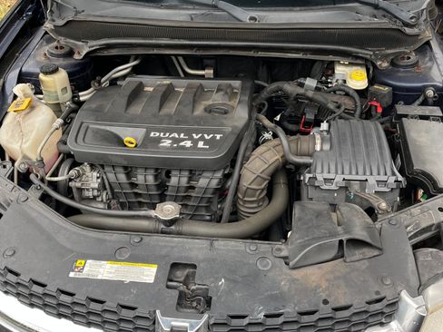 Used 2013 Dodge Avenger SXT image 6