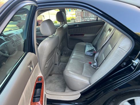 Used 2004 Toyota Camry XLE image 5