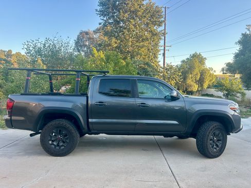 Used 2019 Toyota Tacoma TRD Off-Road w/ Technology Package AWD/4WD image 1