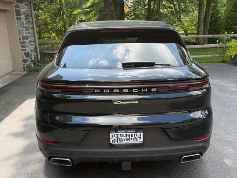 Used 2024 Porsche Cayenne image 5