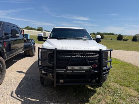Used 2018 Ford F250 XL w/ Power Equipment Group AWD/4WD image 5