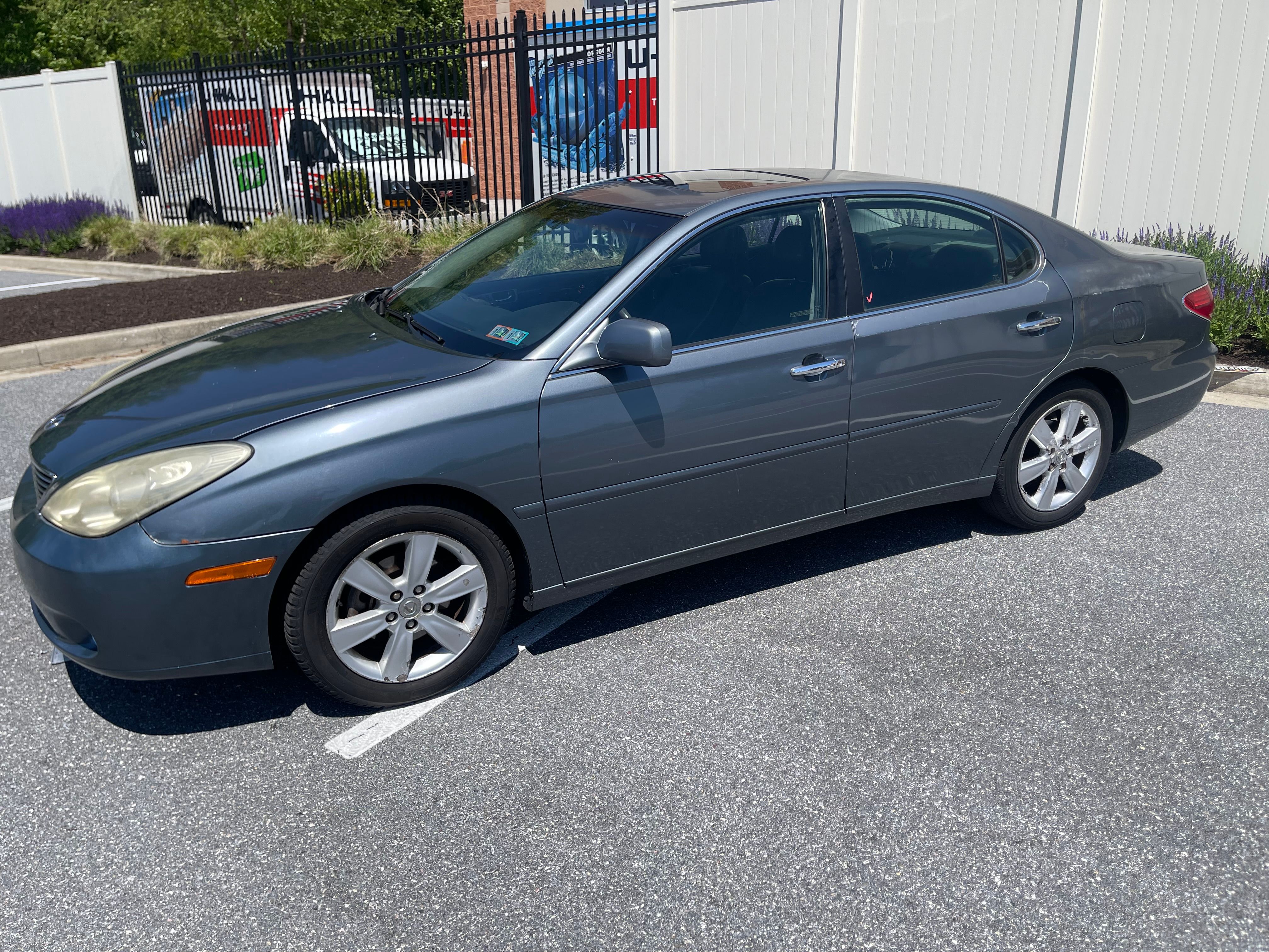 Used 2005 Lexus ES 330 FWD image 1