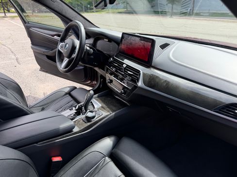 Used 2021 BMW M550i xDrive w/ Executive Package AWD/4WD image 18