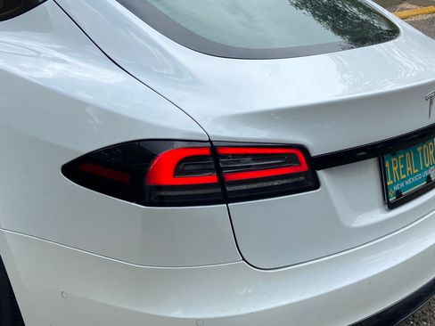 Used 2022 Tesla Model S Standard Range image 10