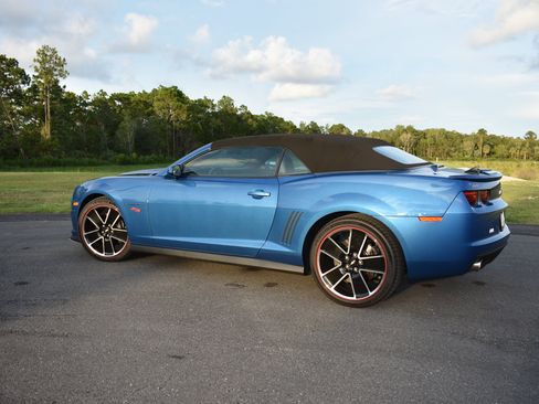Used 2013 Chevrolet Camaro SS w/ Hot Wheels Special Edition RWD image 2