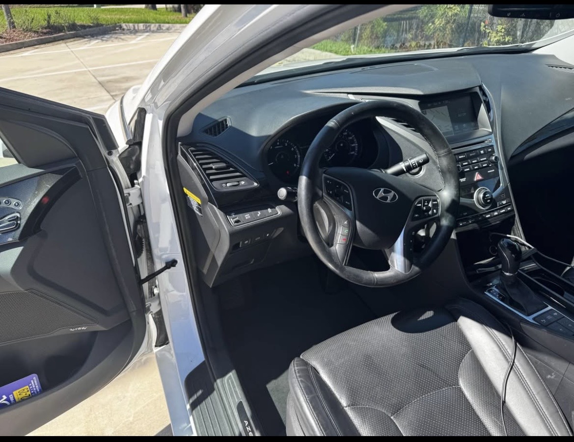 Used 2017 Hyundai Azera Limited FWD image 11