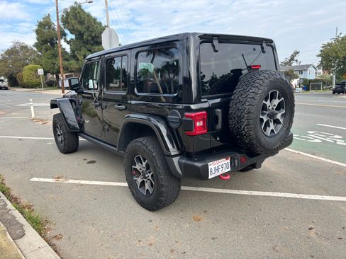 Used 2018 Jeep Wrangler Unlimited Rubicon image 2
