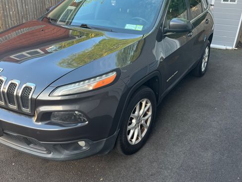 Used 2015 Jeep Cherokee Latitude w/ Comfort/Convenience Group AWD/4WD image 4