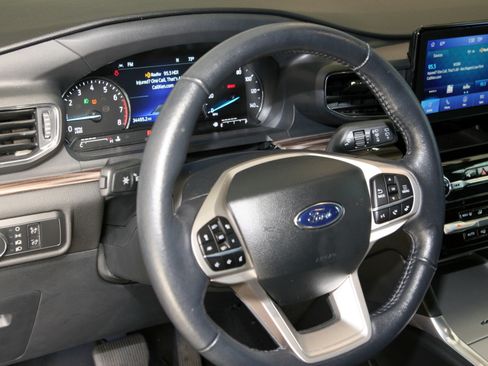 Used 2022 Ford Explorer Limited w/ Equipment Group 301A image 21