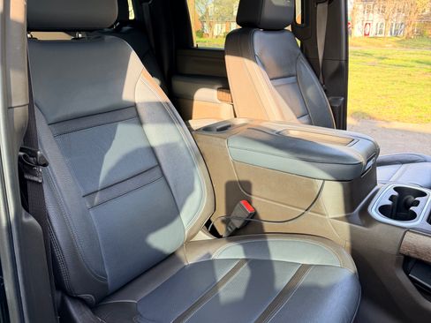 Used 2022 GMC Sierra 3500 Denali w/ Denali Ultimate Package image 21