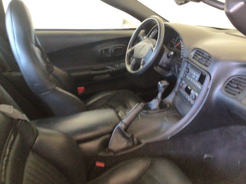 Used 2004 Chevrolet Corvette Coupe w/ Preferred Equipment Group RWD image 1
