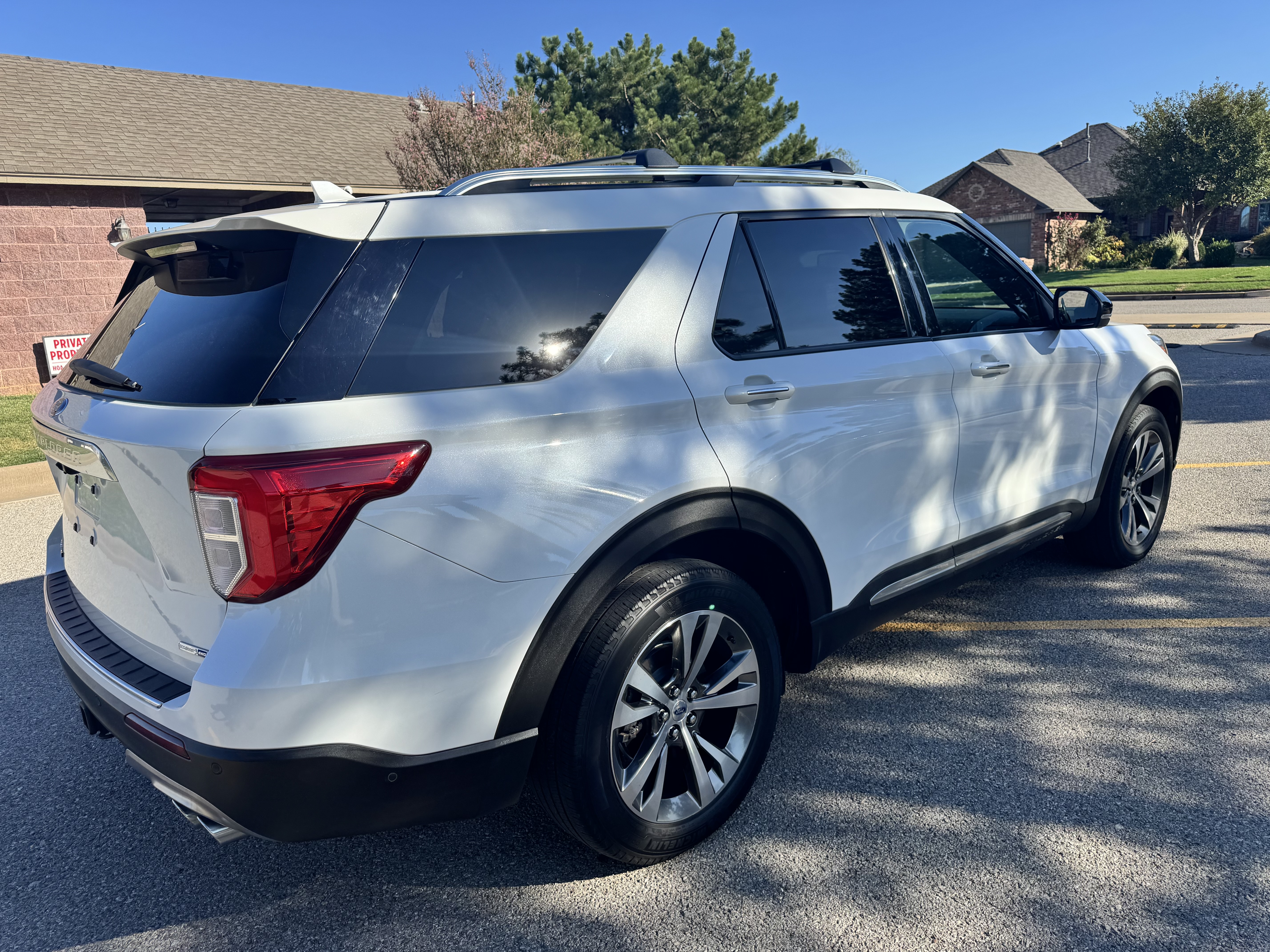 Used 2020 Ford Explorer Platinum w/ Premium Technology Package AWD/4WD image 6