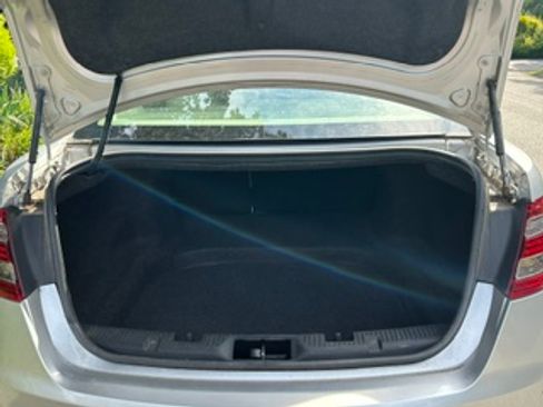 Used 2015 Ford Taurus SEL FWD image 12