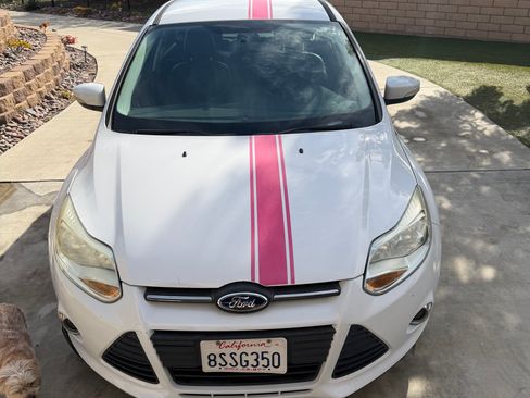 Used 2014 Ford Focus SE w/ Equipment Group 201A image 2