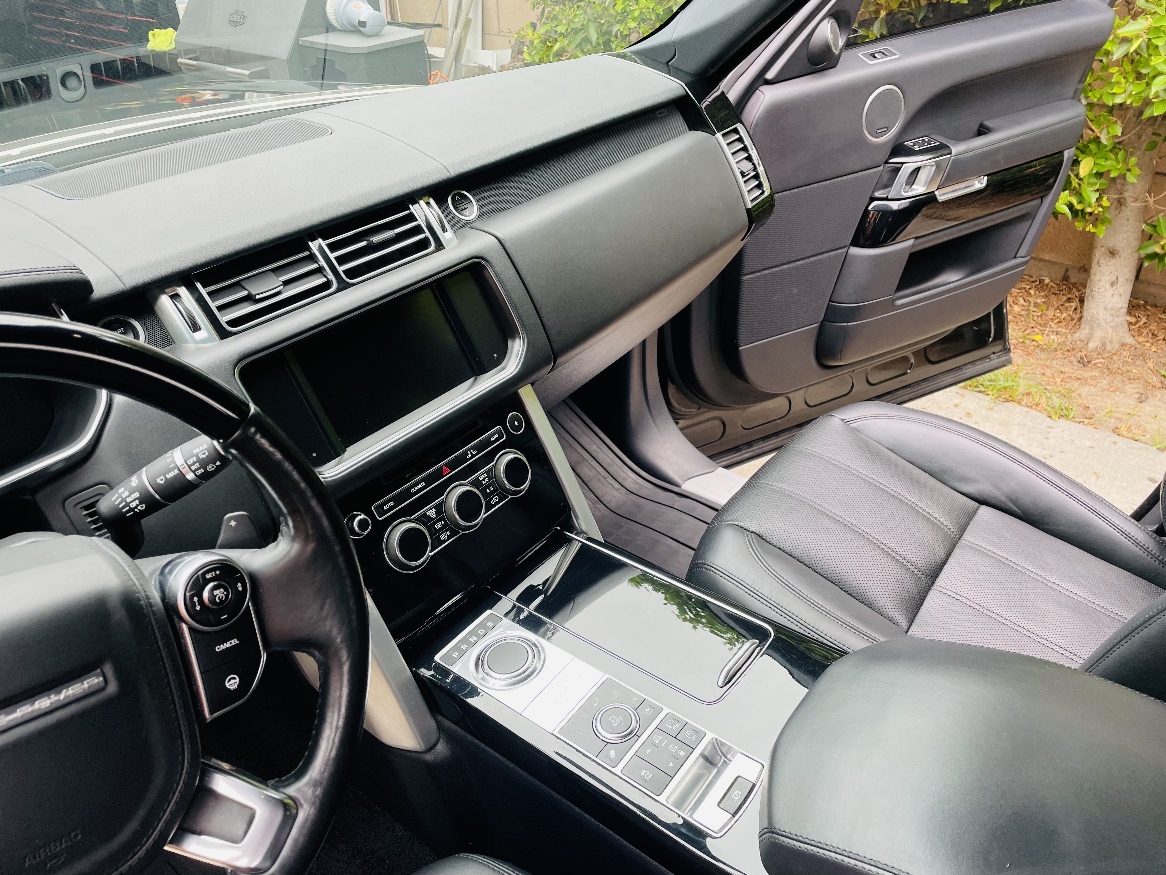 Used 2015 Land Rover Range Rover Supercharged AWD/4WD image 10