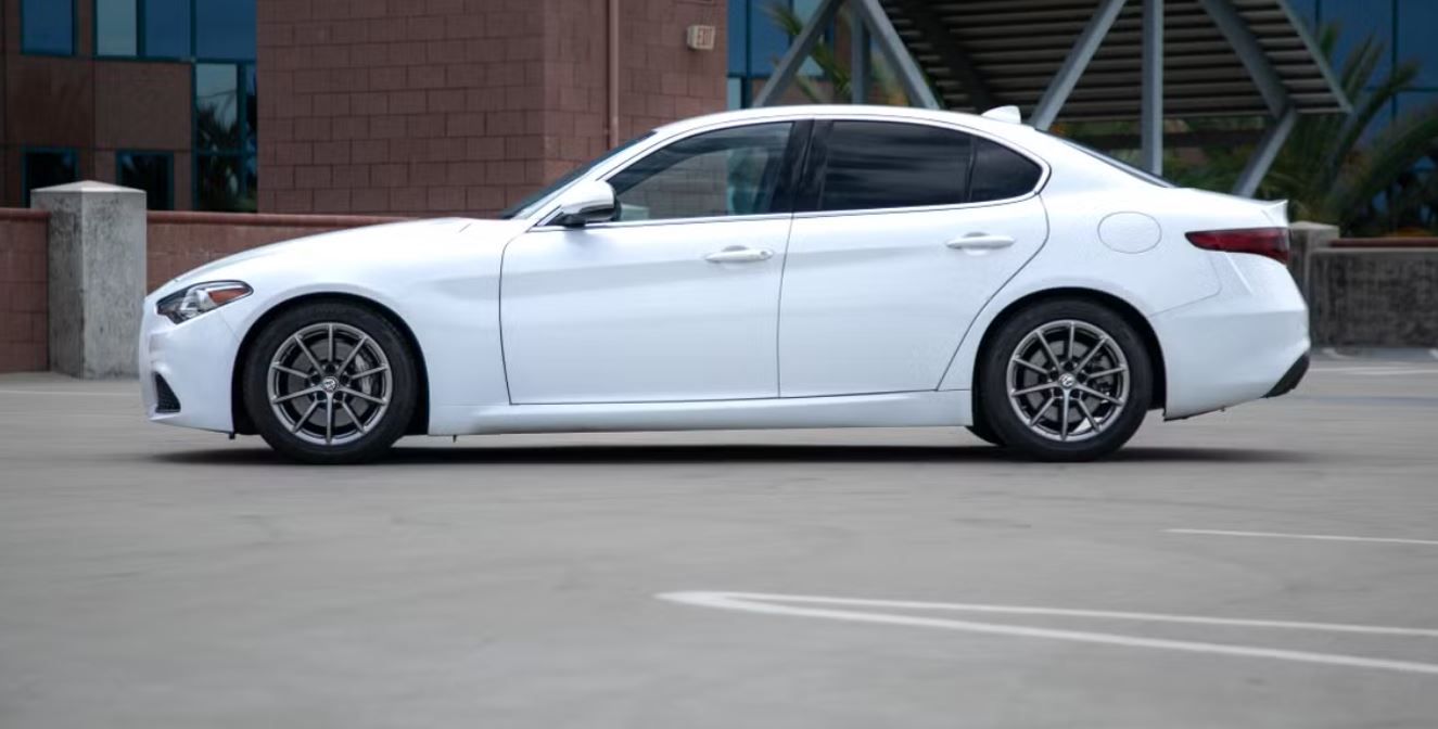 Used 2020 Alfa Romeo Giulia RWD image 8