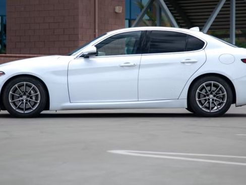 Used 2020 Alfa Romeo Giulia RWD image 8