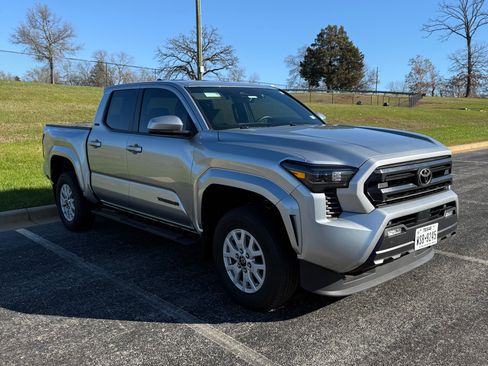 Used 2024 Toyota Tacoma SR5 image 4