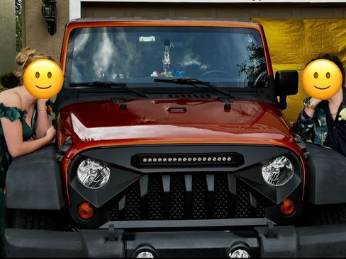 Used 2011 Jeep Wrangler Unlimited Sahara AWD/4WD image 2