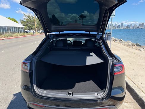 Used 2025 Tesla Model Y Long Range image 15