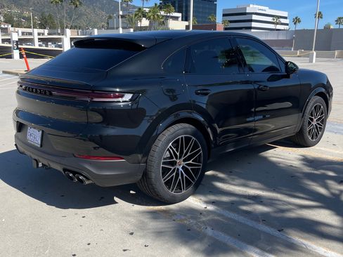 Used 2026 Porsche Cayenne Sport Utility 4D image 5