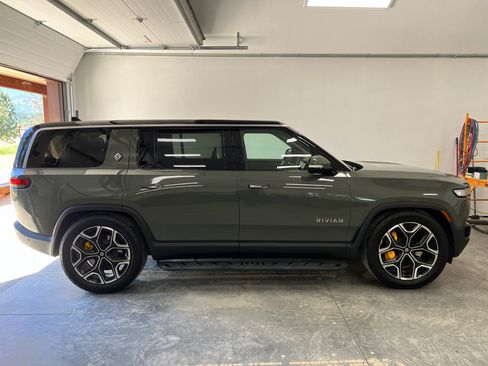 Used 2024 Rivian R1S Launch Edition AWD/4WD image 18