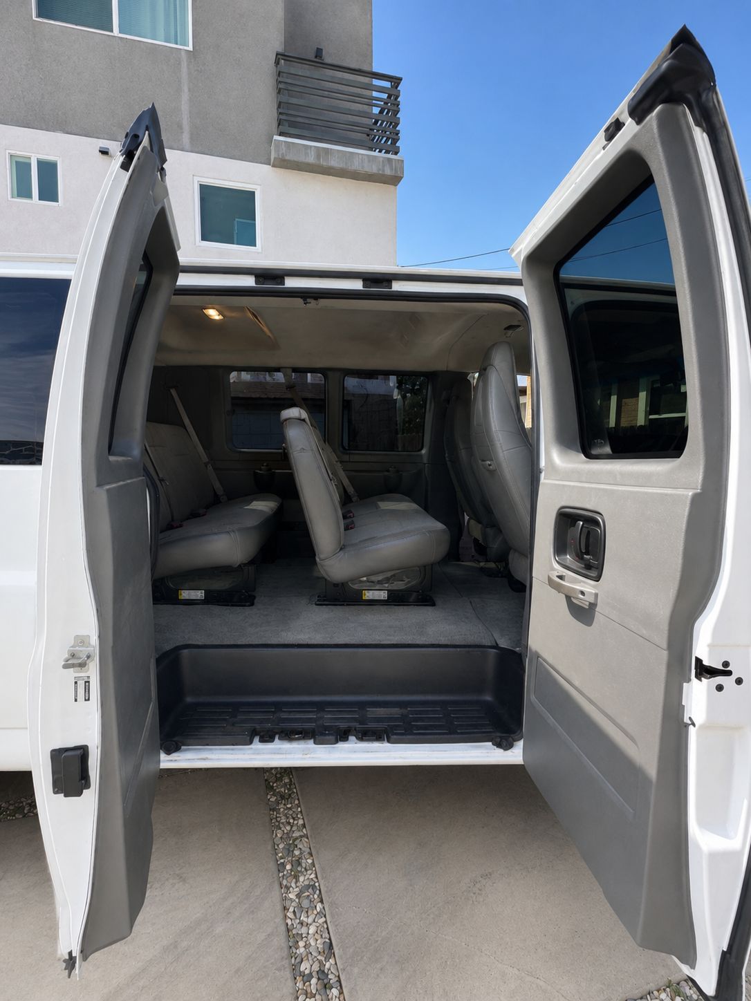 Used 2017 Chevrolet Express 3500 LT w/ LT Preferred Equipment Group RWD image 17