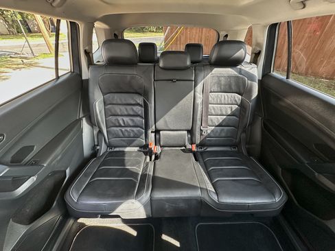 Used 2018 Volkswagen Tiguan SEL Premium image 16