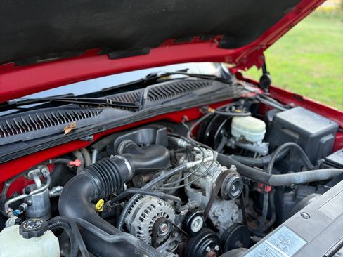 Used 2005 Chevrolet Silverado 1500 W/T image 8