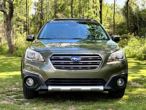 Used 2017 Subaru Outback 2.5i Touring AWD/4WD image 6