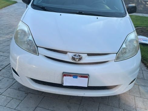 Used 2009 Toyota Sienna CE FWD image 4