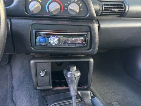 Used 1993 Chevrolet Camaro Z28 RWD image 16