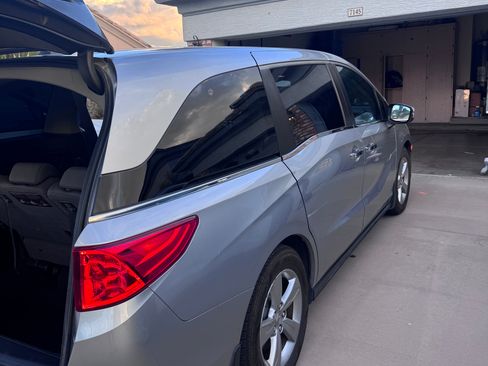 Used 2018 Honda Odyssey EX image 9