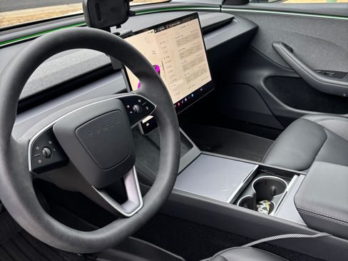 Used 2025 Tesla Model 3 Long Range image 9