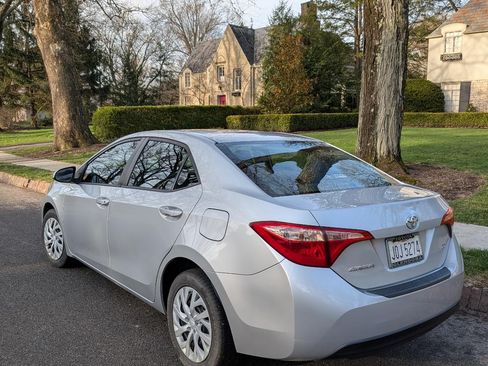 Used 2018 Toyota Corolla LE w/ Protection Package image 6