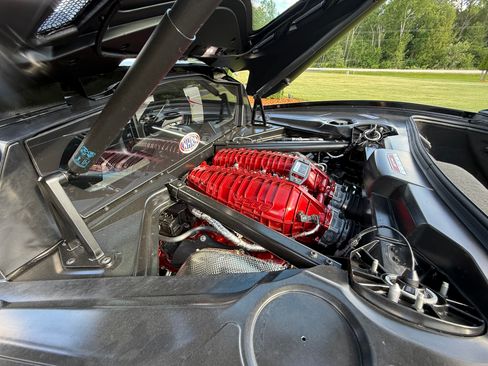Used 2025 Chevrolet Corvette Z06 RWD image 18