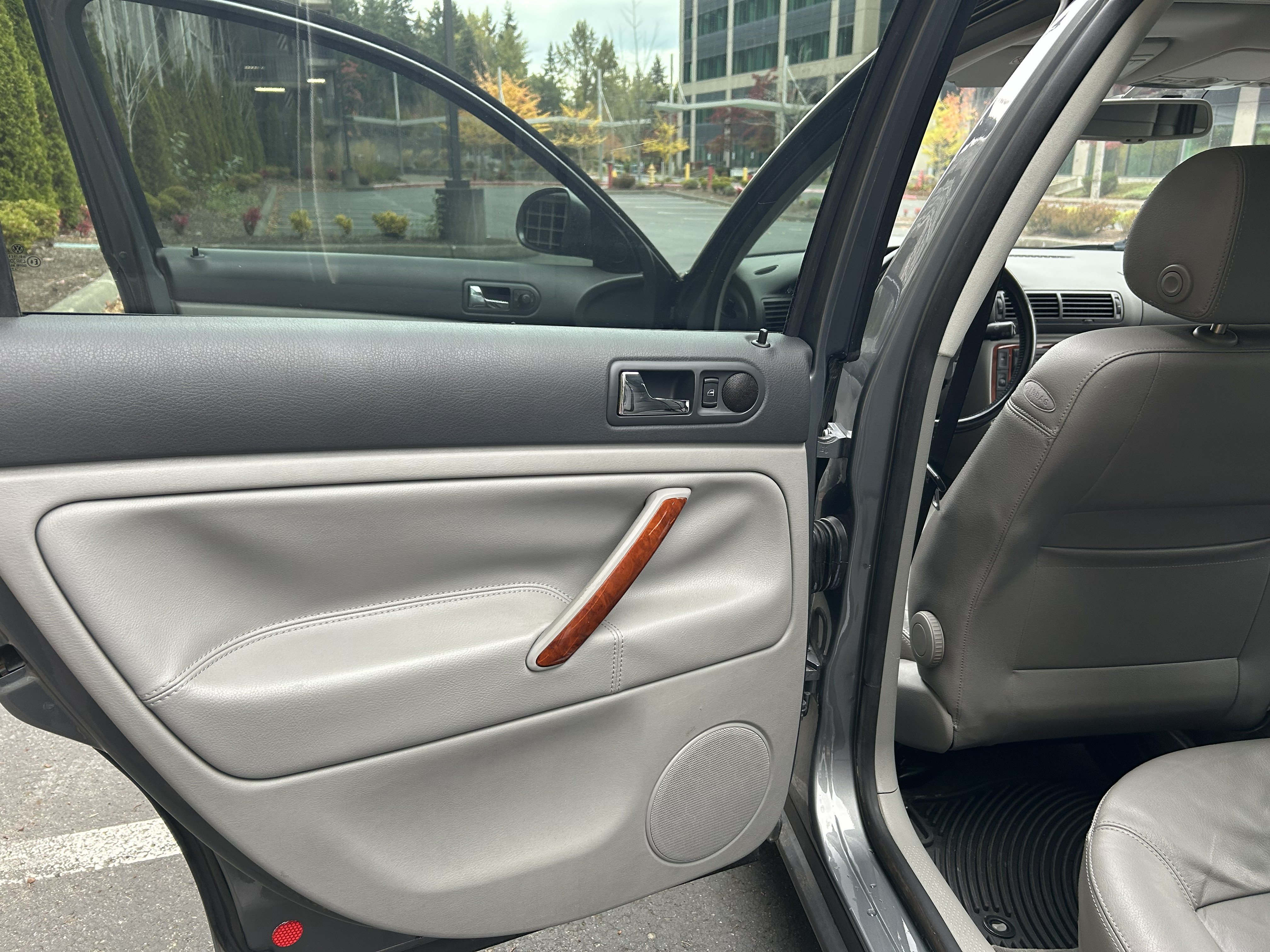 Used 2005 Volkswagen Passat GLX FWD image 15